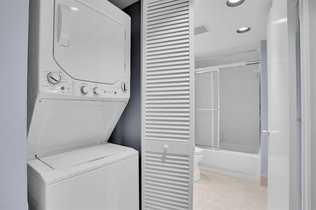 Building Photo - 1702 Andros Isle