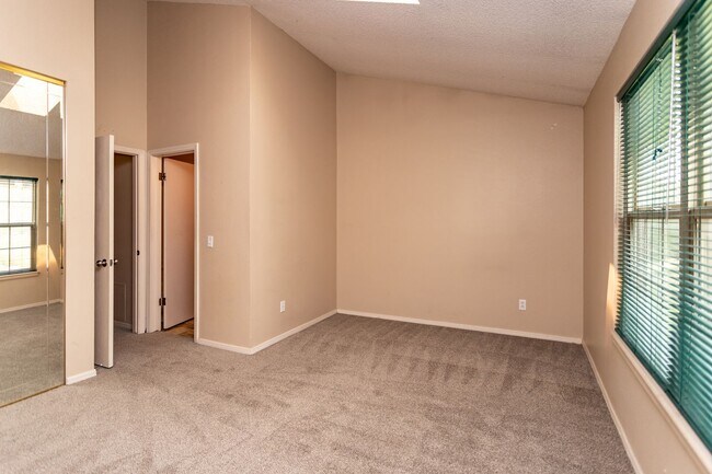 Building Photo - 6853 Mountain Top Ln