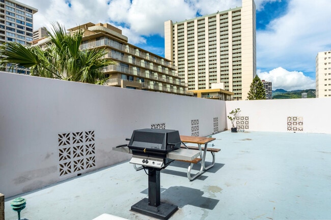 Building Photo - 2240 Kuhio Ave