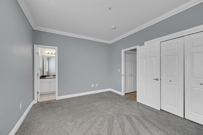 Building Photo - $3,150.00 - 2 Beds, 2.5 Baths, Apartment i...
