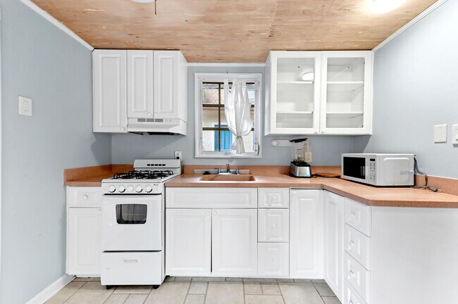 Building Photo - 424 51st St