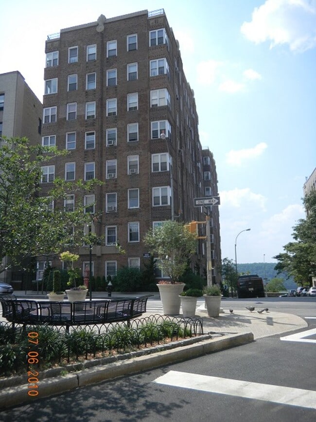 Building Photo - 250 Cabrini Blvd