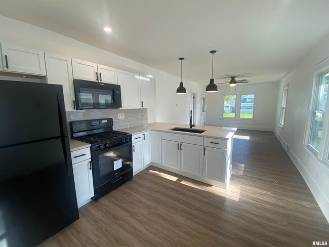 Building Photo - 1131 E Garfield St