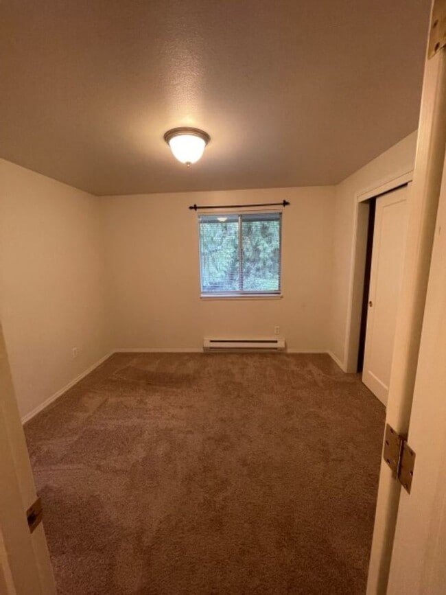 Building Photo - 2Bd/1.5Ba Lynnwood Townhouse