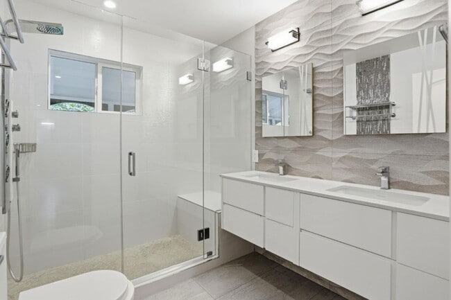 Building Photo - 2010 Santa Cruz Ave