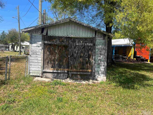 Building Photo - 103 NW Kalash Rd