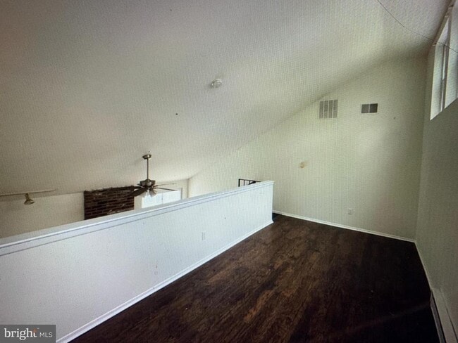 Building Photo - 502 BROMLEY