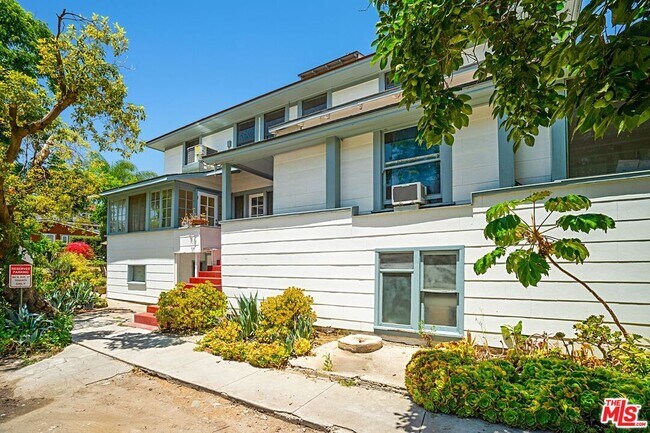 Building Photo - 362 N Ave 57