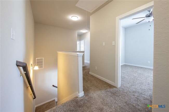 Building Photo - 561 Creekside Frst