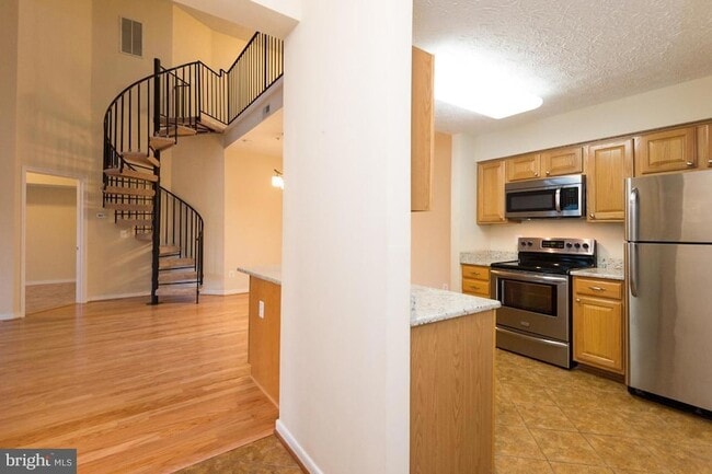 Building Photo - 2013 Warners Terrace S