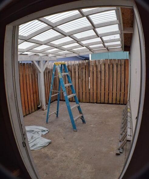 Outdoor Covered Patio - 716 Rita St