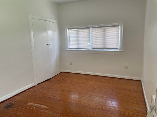 Building Photo - 3903 Billingsley St