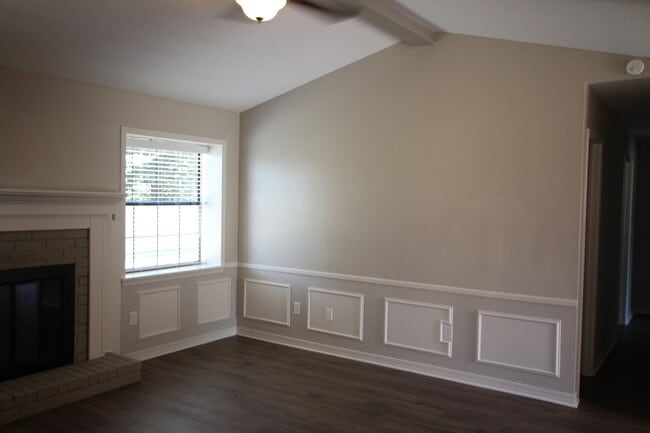 Building Photo - Coming Soon! 3 Bedroom 2 bathroom home in ...