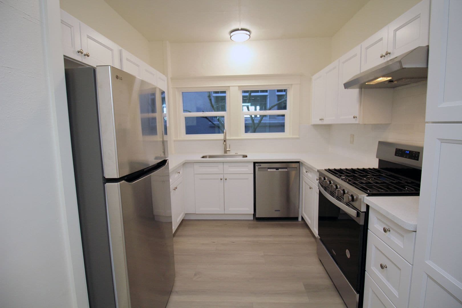 Building Photo - 2314 SW Vista Ave