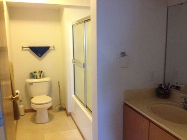 Building Photo - $1,200 | 2 Bedroom, 1 Bathroom Condo | No ...