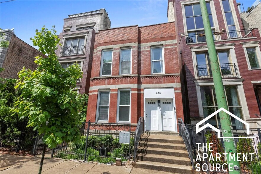 Building Photo - 858 N Paulina St