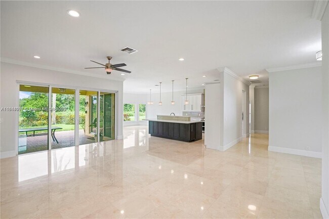 Building Photo - 720 Cypress Pointe Dr W