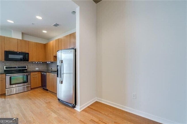 Building Photo - 3300 Windy Ridge Pkwy SE