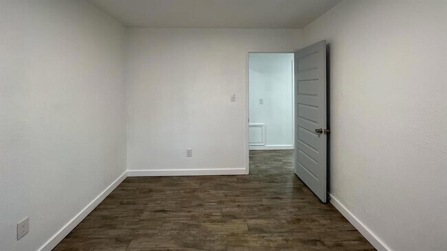 Building Photo - 12510 Maple Ridge Rd