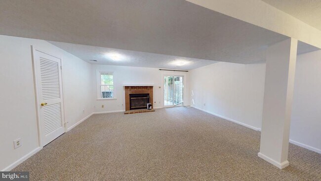 Building Photo - 5739 Oakshore Ct