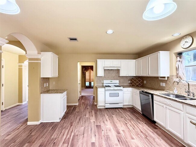 Building Photo - 3916 Bonnie Ln