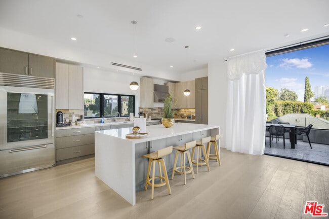 Building Photo - 10563 Ashton Ave