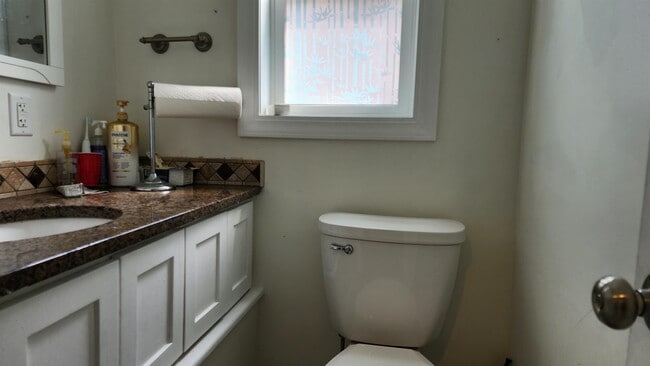 Building Photo - 513 S Brooks St