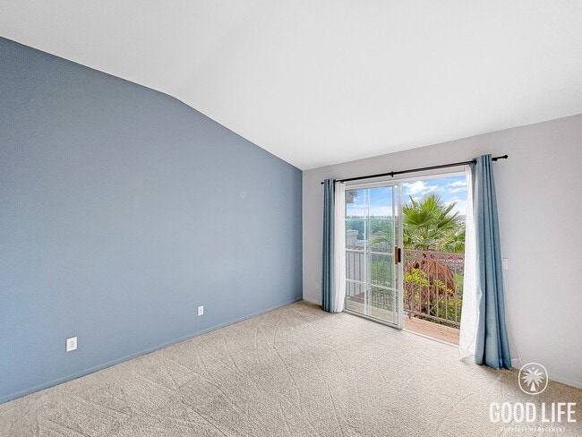 Building Photo - Modern comfort meets coastal living in thi...