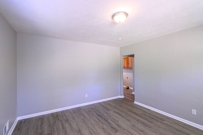 Building Photo - 3 bedroom 1 bath in Valley Station!