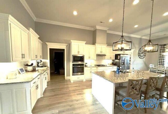 Building Photo - 17123 Stonegate Dr