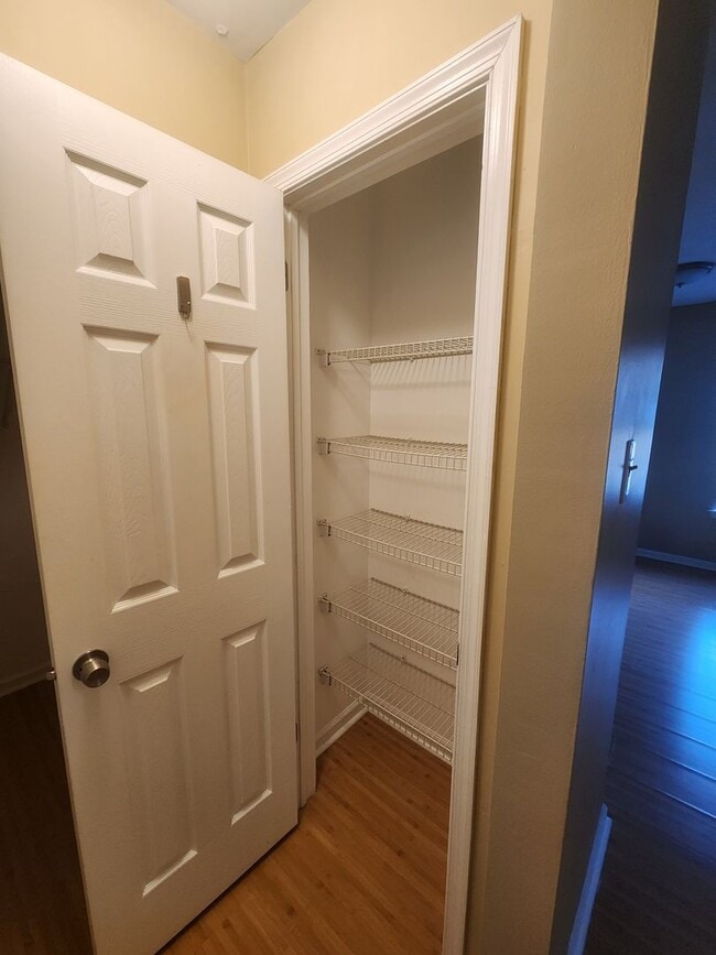 Building Photo - Patriot's Ridge 2 Bd / 1.5 Bth Condo in Ce...