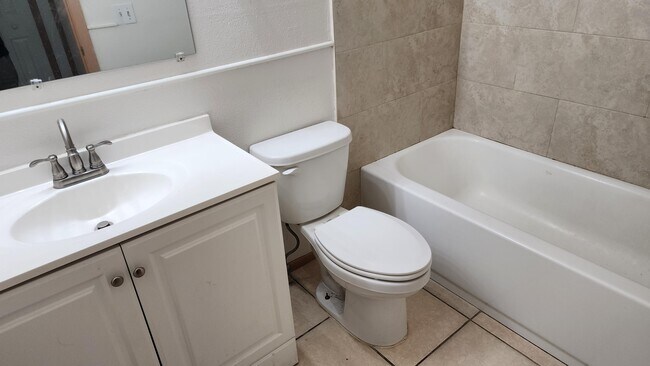 Building Photo - 651 NW Sharpe St