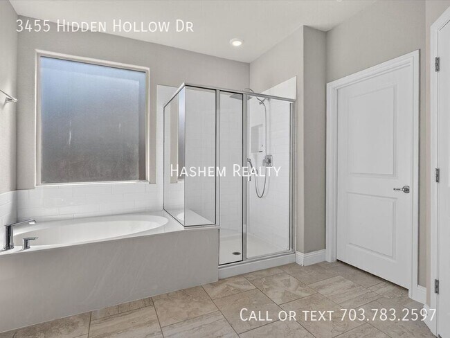 Building Photo - 3455 Hidden Holw Dr