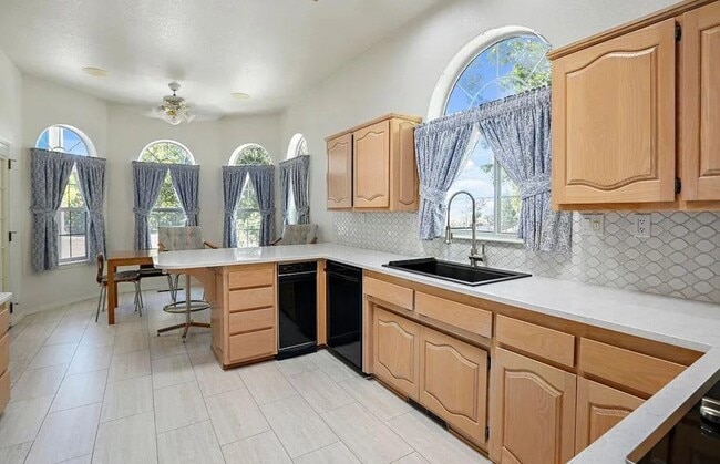Building Photo - 6615 Wentworth Ct NE