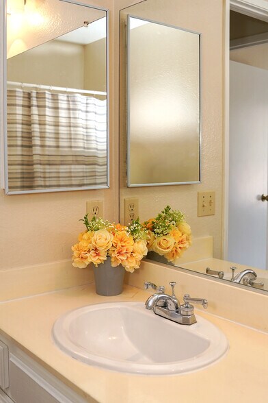 Building Photo - 4095 Rosenda Ct