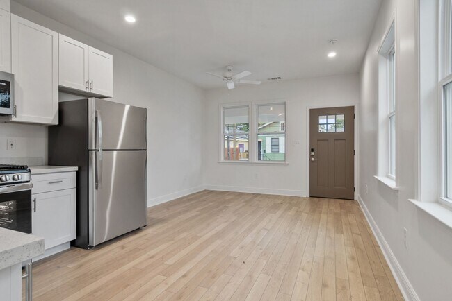 Building Photo - Newly renovated 2BD/2.5BA with off street parking and private yard.
