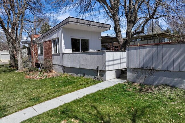 Building Photo - 1400 E Bates Ave