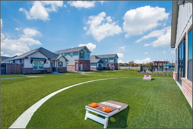Building Photo - 151 Villas Dr