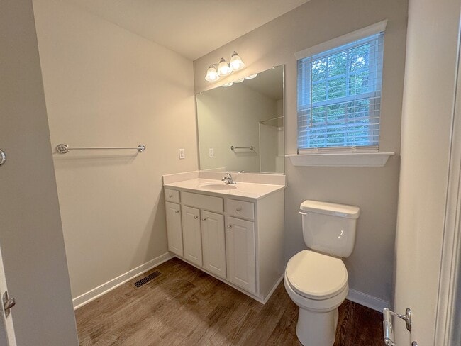 Building Photo - 4Bed/2.5Bath Lake Monticello Rental
