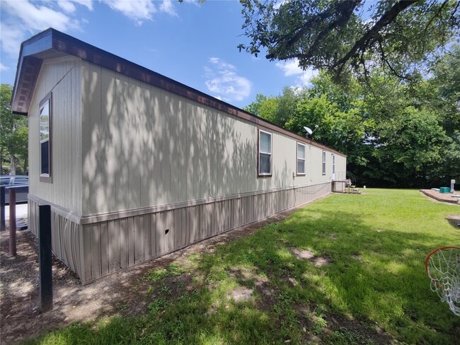 Building Photo - 16303 Dundee Rd