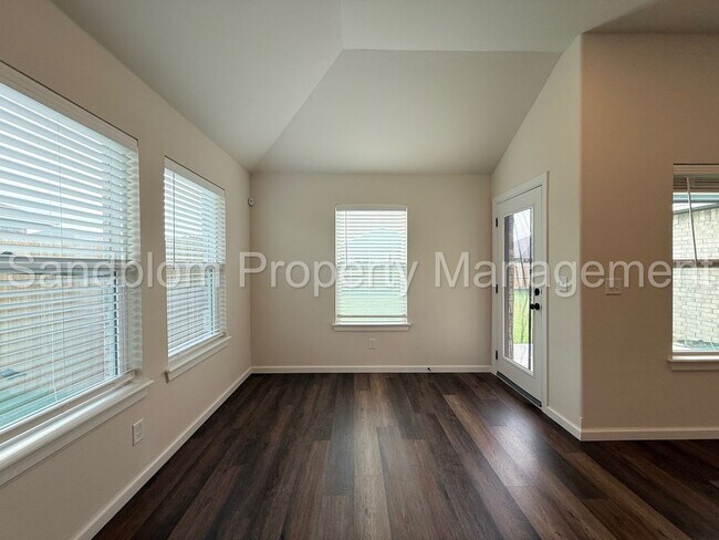Building Photo - For Lease | East Tulsa - BA Schools | $194...