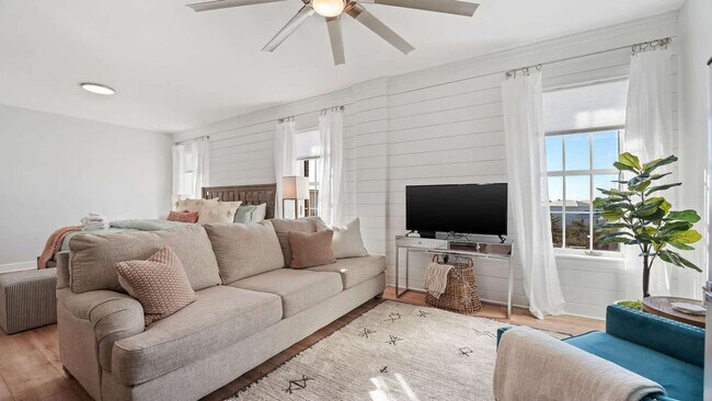 Building Photo - 10343 E County Hwy 30A