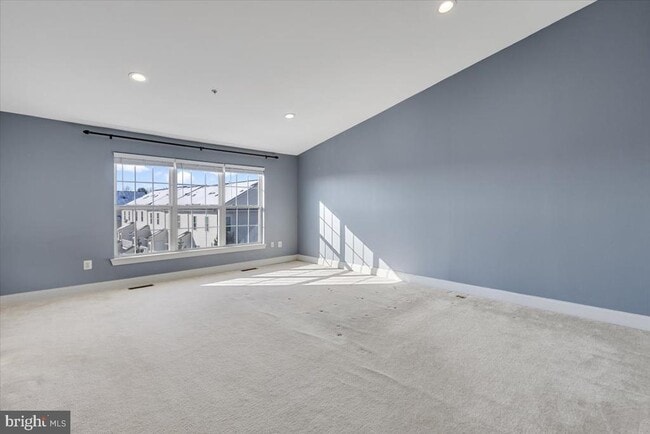 Building Photo - 174 Chevy Chase St