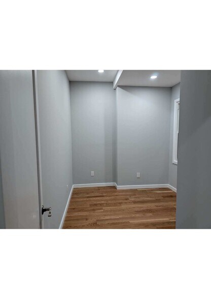 Building Photo - 7448 45th Ave