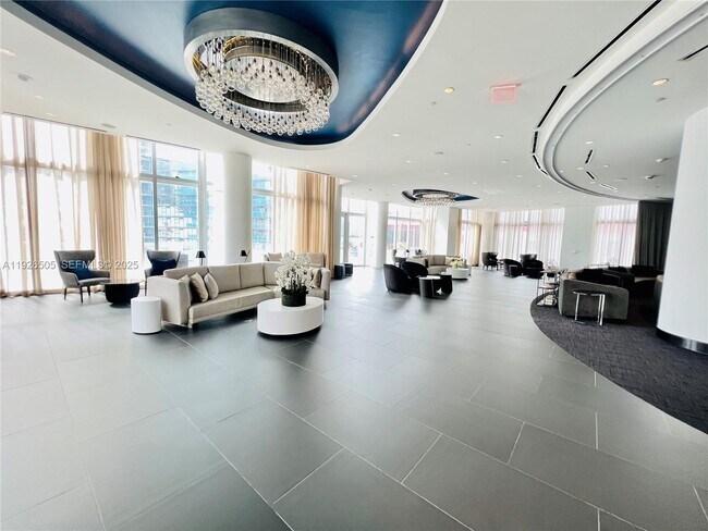 Building Photo - 851 NE 1st Ave