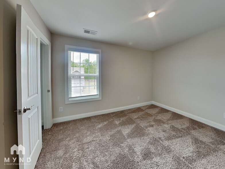 Building Photo - 460 Access Dr