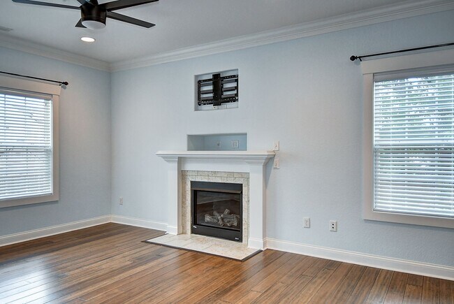 Building Photo - MOVE IN READY! GORGEOUS HOME IN CHESAPEAKE!