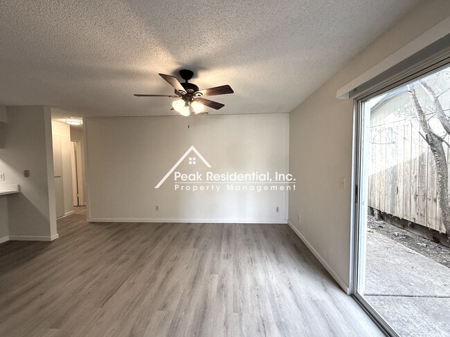 Building Photo - Wonderful 2bd/2ba Fair Oaks Duplex with Garage