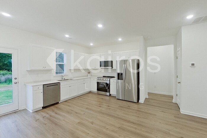 Building Photo - 122 Silver Maple Cir