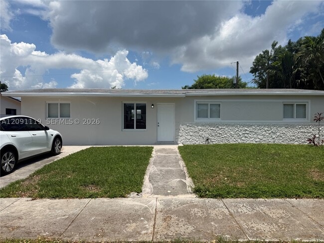 Building Photo - 10825 SW 221st St Rd